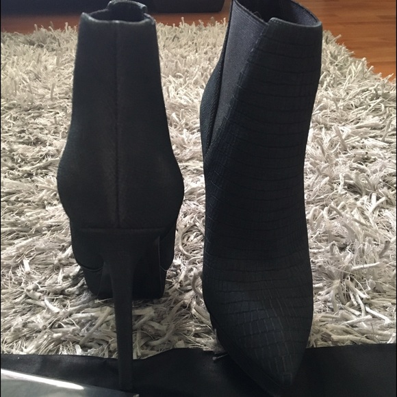 ☄️Authentic Saint Laurent Janis 105 Chels boot.🔥 - Picture 3 of 4