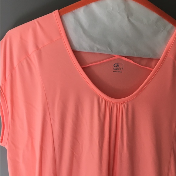 Gap Fit Peach Top - Picture 2 of 4