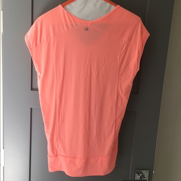 Gap Fit Peach Top - Picture 4 of 4