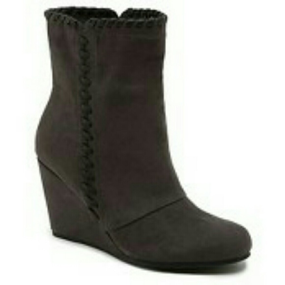 Shoes - Dark Grey Wedged Boots