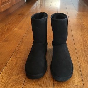 Ugg classic short black boot (new)