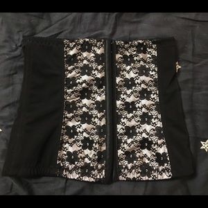 Black and sliver waist clincher