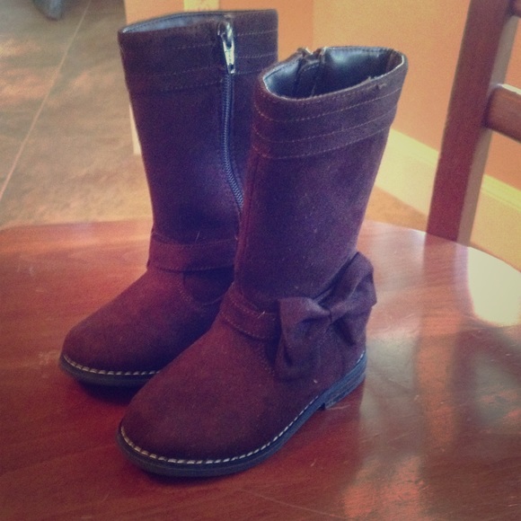 Toddler bow brown suede boots