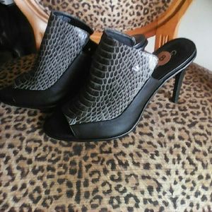 $$Price Drop Calvin Klein - Opened Toe Mule