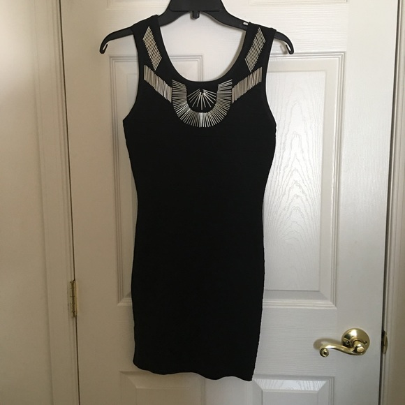 Black sleeveless dress