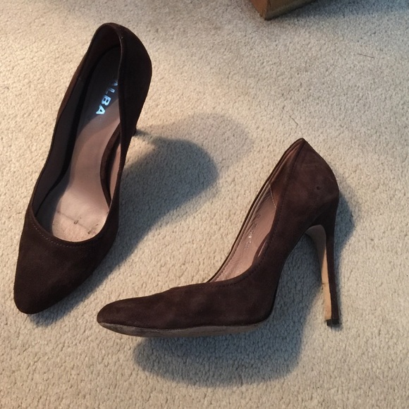 Shoes. - Picture 2 of 3