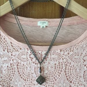 Short pendant necklace