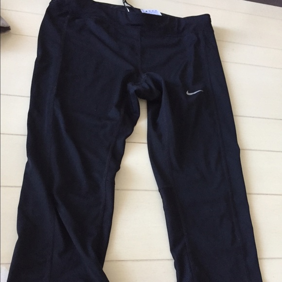Nike dri fit capris size small
