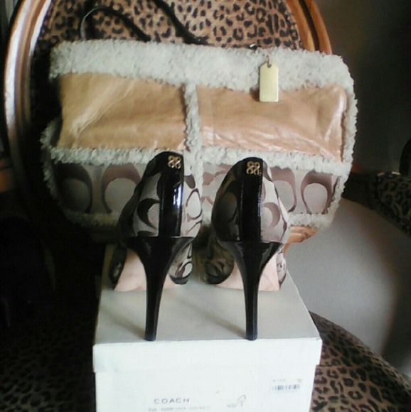 (Lot 2) COACH Auth Handbag & Shoes Combo