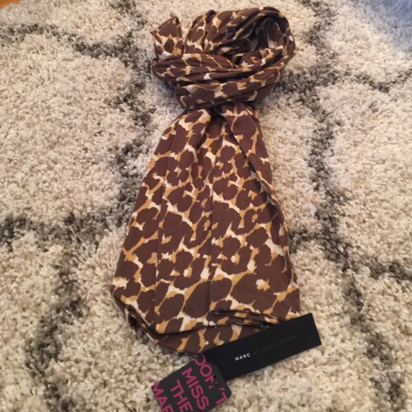 Marc jacobs giraffe print scarf