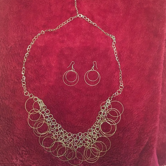 Necklace and earrings set
