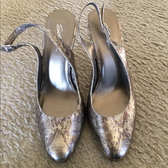 Barely worn Metallic Snake Skin Pattern Slingbacks