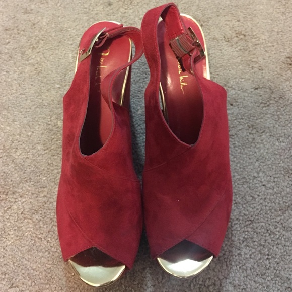 Red and gold wedges