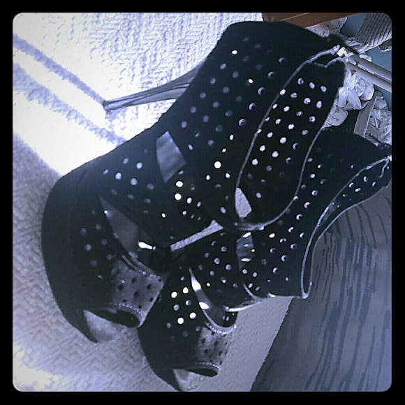 NWOT Black heels
