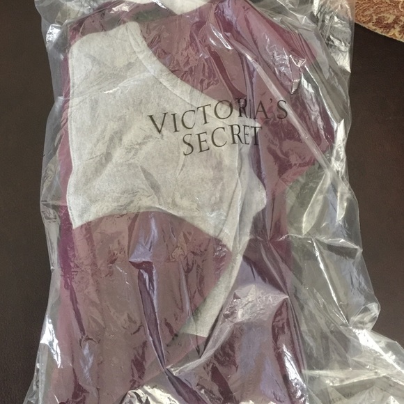 Brand New Pink sweatshirt. Beautiful color. - Picture 4 of 4