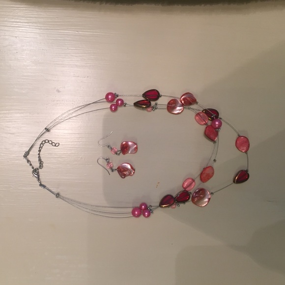 Necklace and earrings set