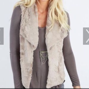BB Dakota Elecktra faux fur vest