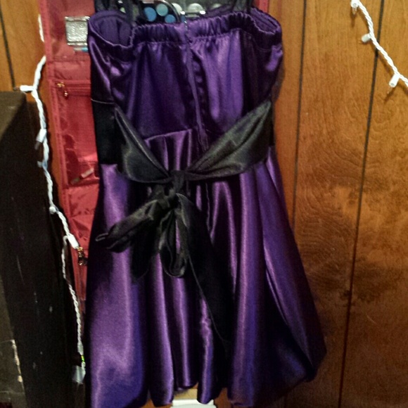 Dress - Picture 2 of 2