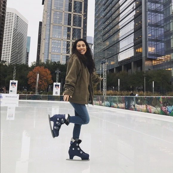 Meet your Posher, Hannah - Picture 1 of 1