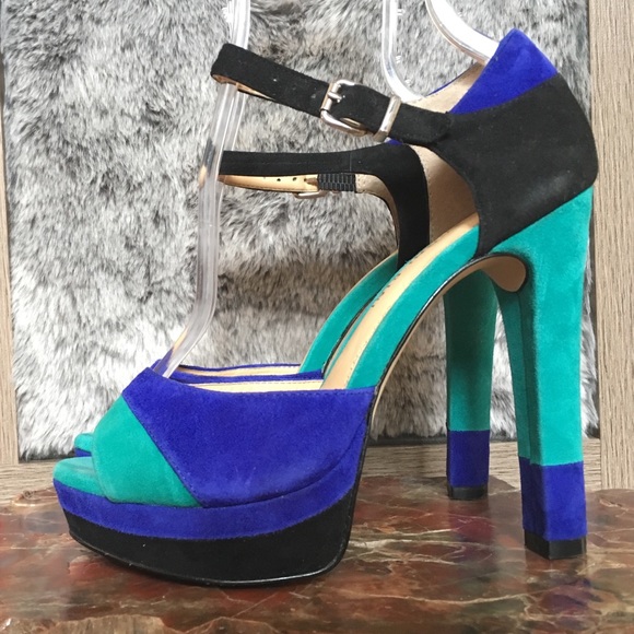 ✨ Gianni Bini Suede Colorblock Peeptoe Heels ✨