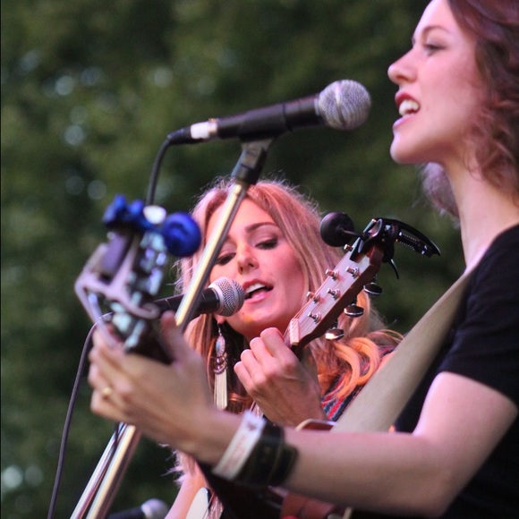 Meet your Posher, Courtney - Picture 2 of 6