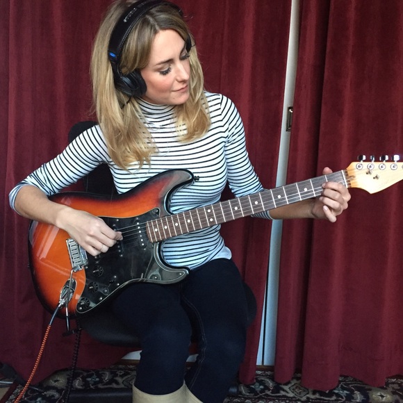 Meet your Posher, Courtney - Picture 3 of 6