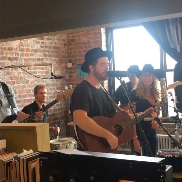 Meet your Posher, Courtney - Picture 4 of 6