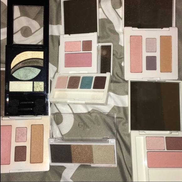 Seven mini eyeshadow palettes