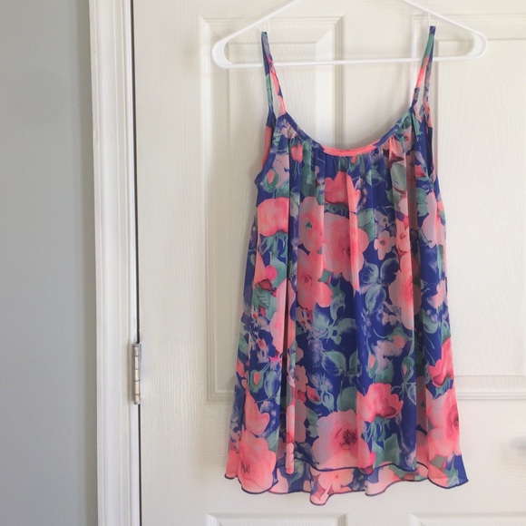 Dainty Hooligan floral tank