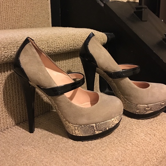 Jessica Simpson pumps