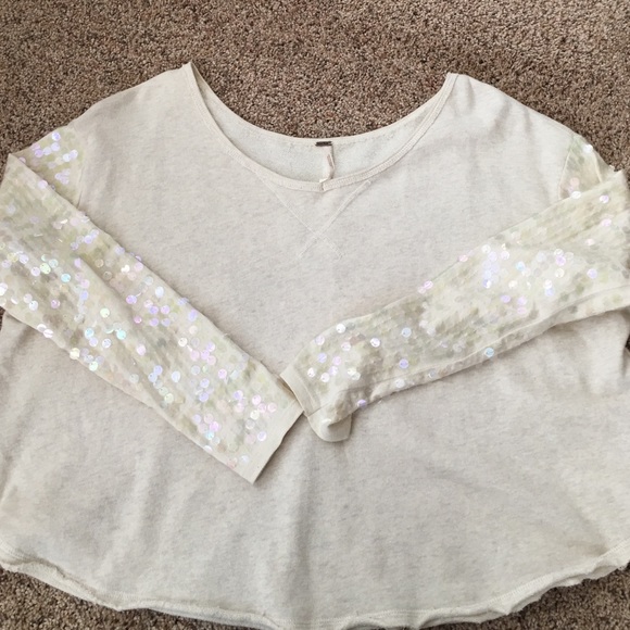 Adorable Free People sweatshirt - Picture 3 of 4