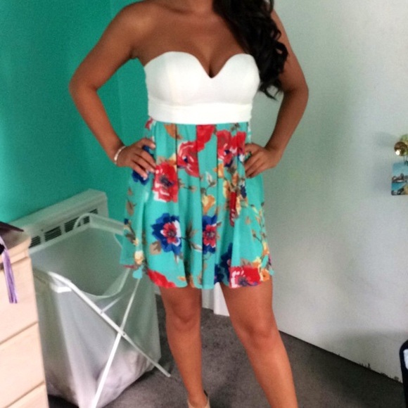Gorgeous Flowy dress