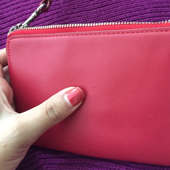 NWT Coach, smooth red leather wristlet - Authentic - Picture 4 of 4