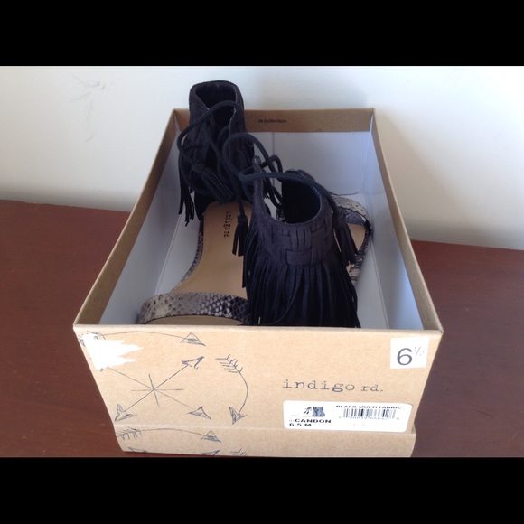 BLACK GLADIATOR VINTAGE FRINGE ANKLE LACEUP SANDAL - Picture 3 of 4