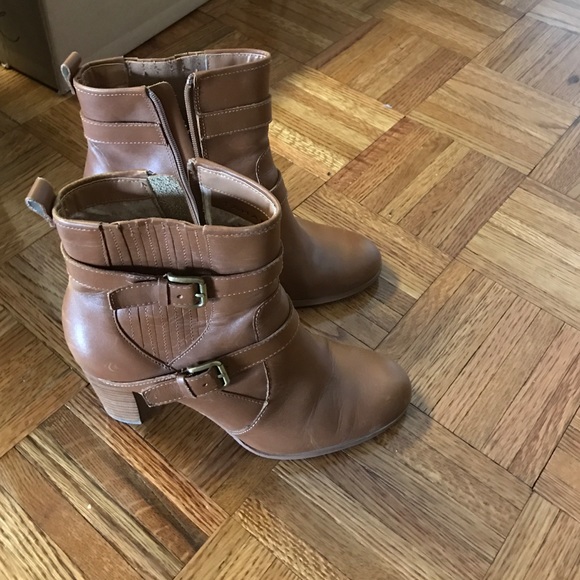 Women's Tahari Boots Size 9