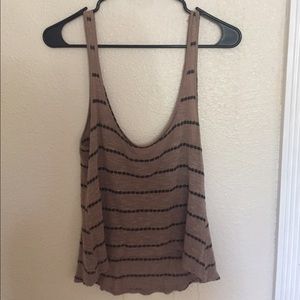 Loose-fitting tank top