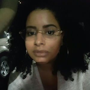 Meet your Posher, Kiona