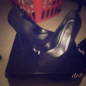 Size 7.5 black pumps