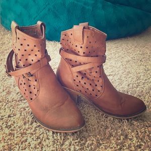 Short Boots with Heel