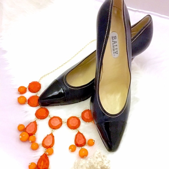 Vintage Bally Navy and Black Patent Leather Pumps