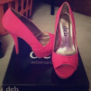 Size 8 pink pumps