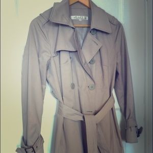 Kenneth Cole NY ladies tan trench small