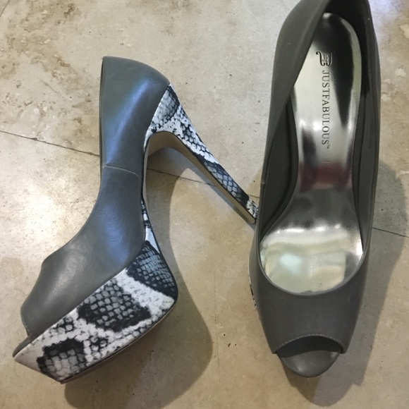 NEVER WORN! FLASH SALE!