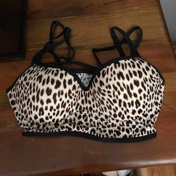 SOLD ON MErc. Victoria secret padded bra