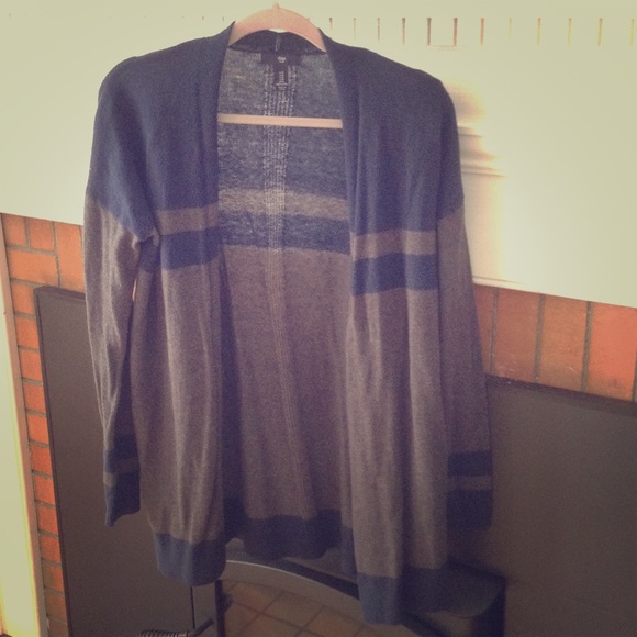 Gap cardigan. - Picture 1 of 4