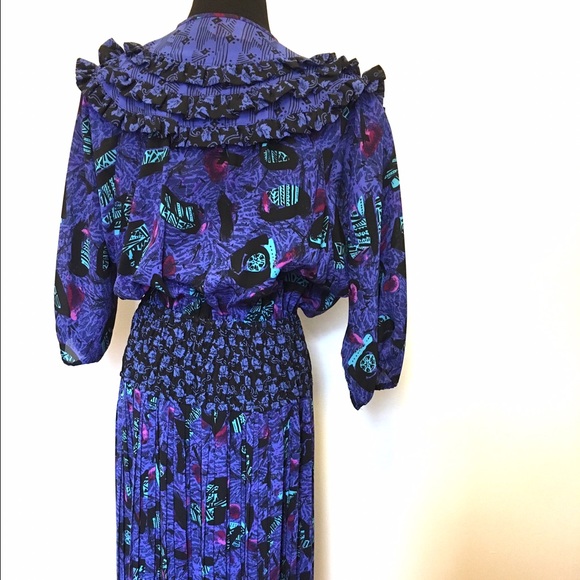 Vintage Dresses - Beautiful Deep V Vintage dress with Ruffles Vintage Dresses - Beautiful Deep V Vintage dress with Ruffles