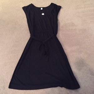 Sleeveless rounded neck dress