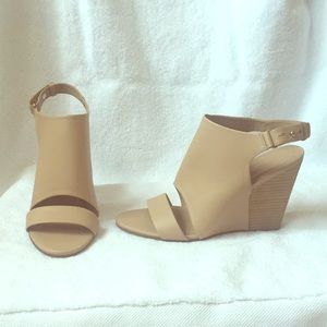 8.5 Tan Vince Wedges