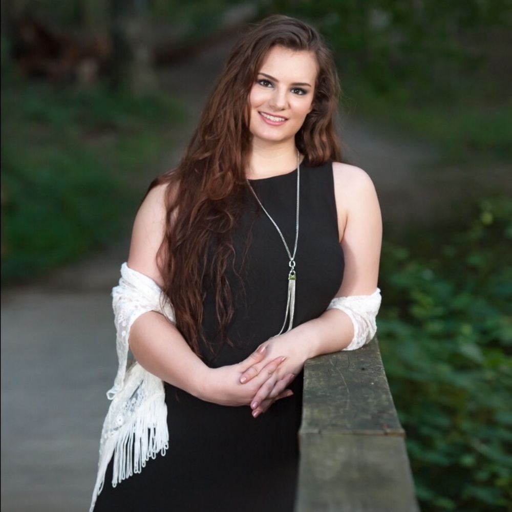 Meet your Posher, Tiara