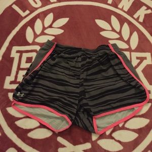 Size medium under Armour shorts PRICE DROP